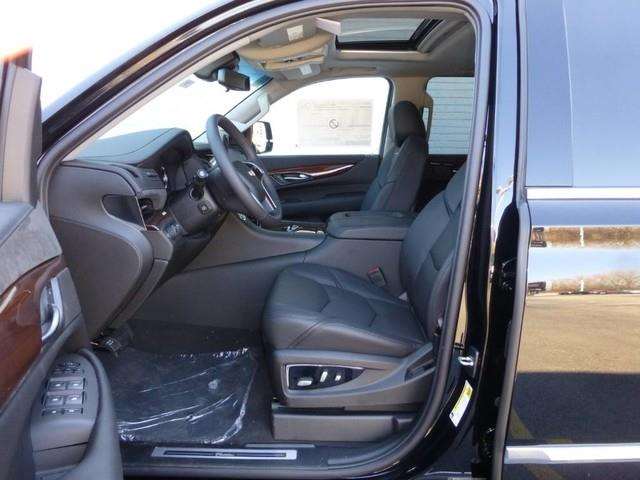 2017 Cadillac Escalade ESV 4x4 Luxury 4dr SUV